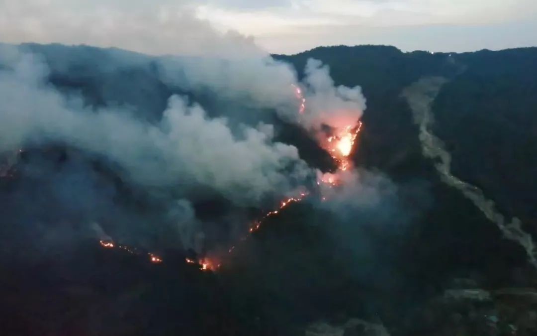 自然灾害频发，，，，无人机助力开展山火、、山洪灾害救援